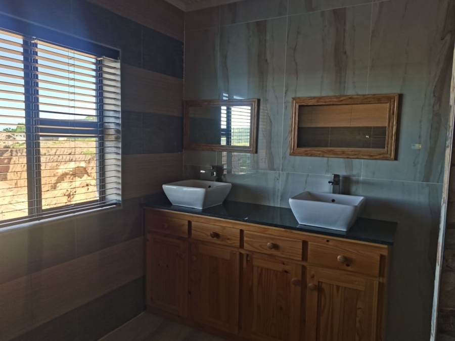 5 Bedroom Property for Sale in Royalston Residential Estate and Wildlife Reserve Eastern Cape